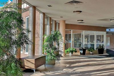 1704 - 5 Concorde Pl, Condo with 1 bedrooms, 1 bathrooms and 1 parking in North York ON | Image 3