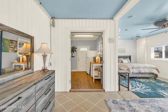 Separate entrance, lower efficiency apartment or business office unit | Image 6