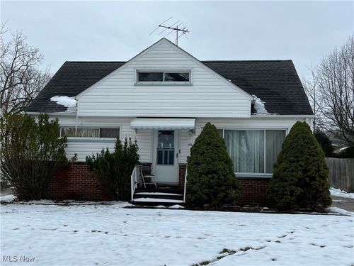 14818 Reddington Ave, Maple Heights, OH, 44137-3222 | Card Image