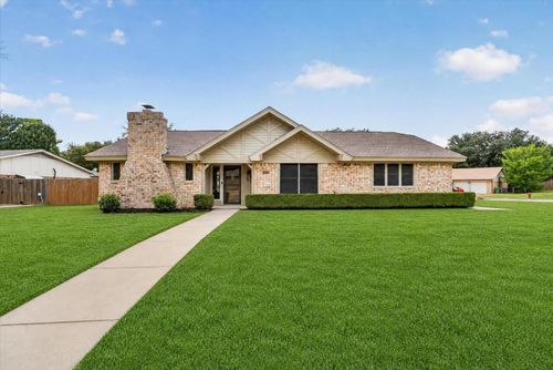 5817 Stone Dr, North Richland Hills, TX, 76180-6435 | Card Image