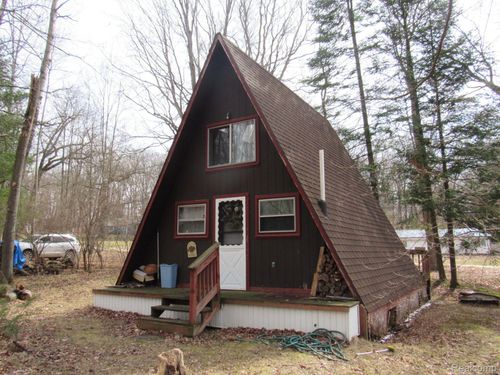 5892 Woodland Dr, Lake, MI, 48632-9220 | Card Image