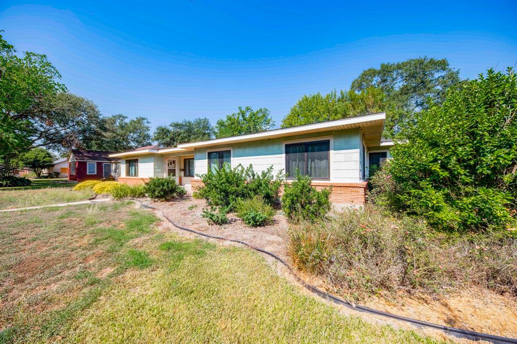 Alvin St, El Campo, TX 77437