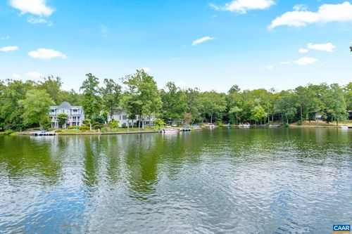 4 Lakeview Cir, PALMYRA, VA, 22963-3327 | Card Image