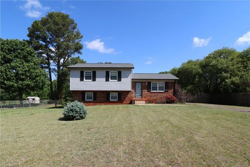 120 Sunnybrook Ct, Tobaccoville, NC, 27050-9104 | Card Image