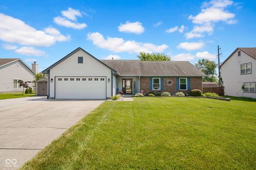 1045 Pin Oak Dr, Mooresville, IN, 46158-2719 | Card Image