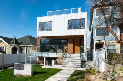 3679 Pandora St, Vancouver, BC, V5K1X1 | Card Image