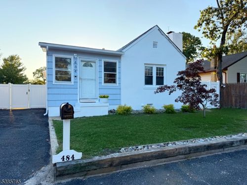 484 Bara St, Brick, NJ, 08723-8012 | Card Image