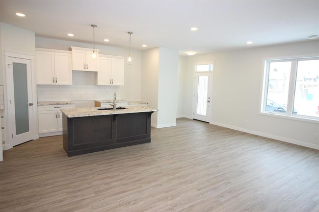 6103 Valleyview Dr, Home with 2 bedrooms, 2 bathrooms and 3 parking in Camrose AB | Image 10