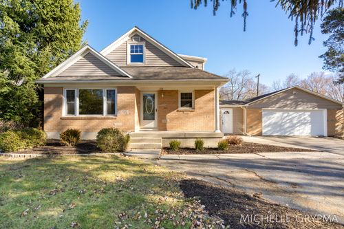 200 Sunset Hills Ave Nw, Walker, MI, 49534-5846 | Card Image