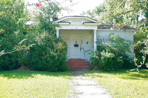 470 S 8th St, Silsbee, TX, 77656-4722 | Card Image