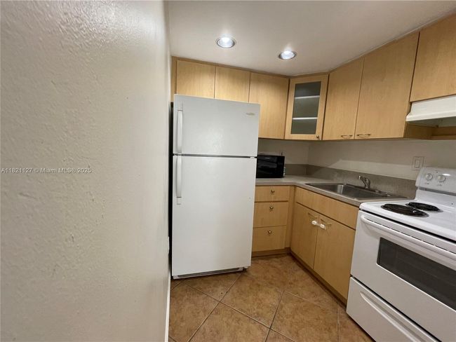 APT-27 - 8603 Sw 68 Th Ct, Condo with 1 bedrooms, 1 bathrooms and null parking in Pinecrest FL | Image 5