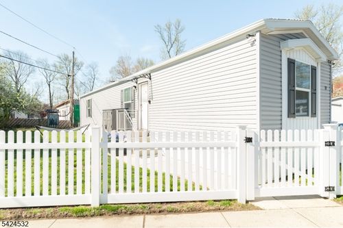 12 Maine St, Monmouth Junction, NJ, 08852-3306 | Card Image