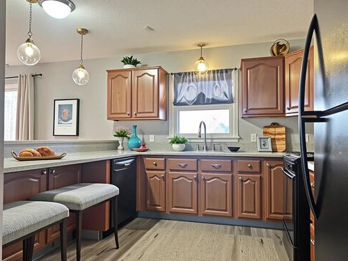 1032 Bridge Ave, Davenport, IA, 52803-4003 | Card Image