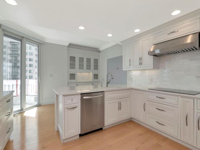 Kitchen w/Balcony | Image 25