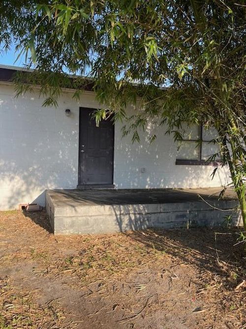 a-606 N 37th St, Fort Pierce, FL, 34947-5809 | Card Image