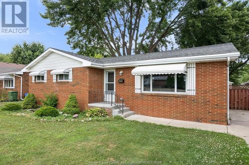 399 St Peter St, Belle River, ON, N8L | Card Image
