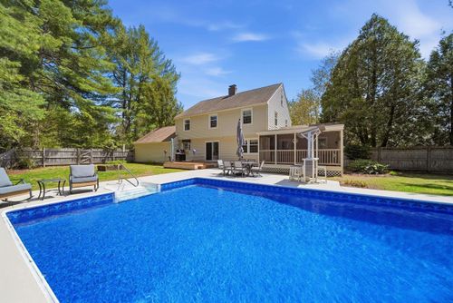 11 River Rd, Amherst, NH, 03031-2740 | Card Image