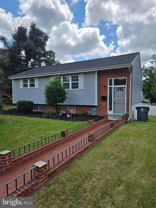 5323 Buchanan St, BLADENSBURG, MD, 20710-1319 | Card Image