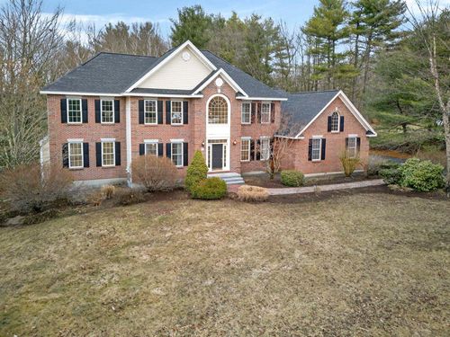 11 Misty Ln, Londonderry, NH, 03053-2674 | Card Image