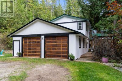 9048 Hummingbird Dr, House other with 3 bedrooms, 3 bathrooms and 2 parking in Swansea Point BC | Image 1