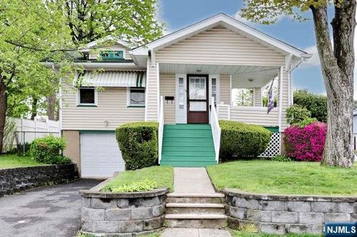 35 S Demarest Ave, Bergenfield, NJ, 07621-2011 | Card Image