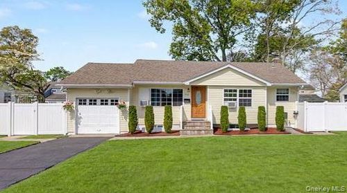 710 Broadway, Islip, NY, 11717 | Card Image
