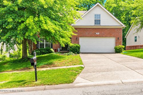 8003 Williamsgate Cir, Crestwood, KY, 40014-7013 | Card Image
