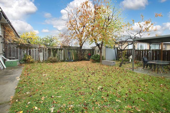 36 Newlin Cres, House attached with 5 bedrooms, 3 bathrooms and 4 parking in North York ON | Image 25