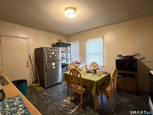 172 Adams St, Hartford, CT, 06112-1802 | Card Image