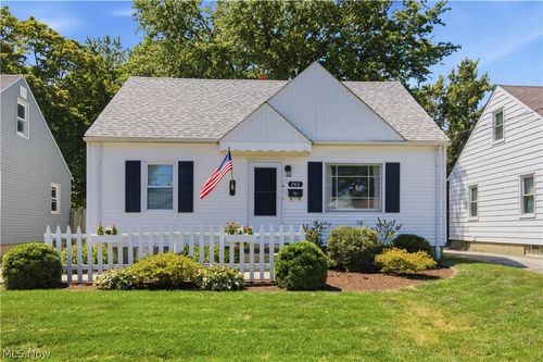 240 Moore Rd, Avon Lake, OH, 44012-1281 | Card Image