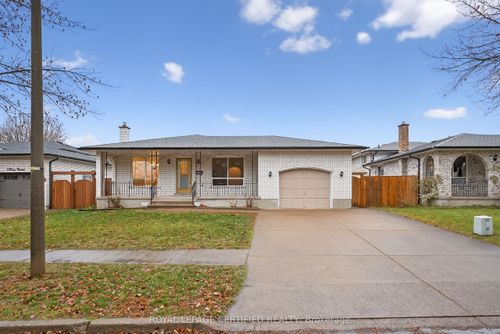 7 Tanera Cres, Saint Catharines, ON, L2M7J7 | Card Image