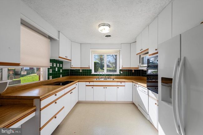 562 Valley View Dr, House other with 4 bedrooms, 3 bathrooms and null parking in WINCHESTER VA | Image 17