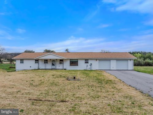 11223 Valley Rd, BERKELEY SPRINGS, WV, 25411-3158 | Card Image