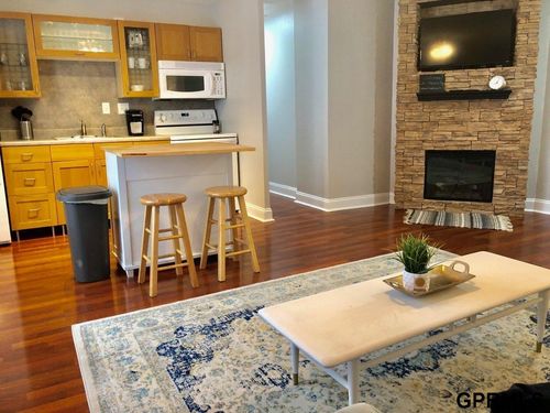 apt-2q-3000 Farnam St, Omaha, NE, 68131-3532 | Card Image