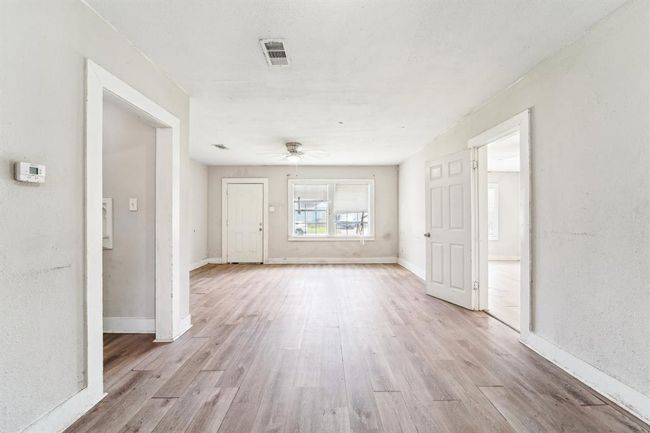 1026 W 5 Th St, House other with 3 bedrooms, 1 bathrooms and null parking in Freeport TX | Image 7