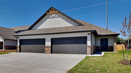 12525 Florence Ln, Yukon, OK, 73099-9545 | Card Image