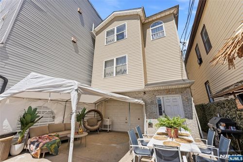 56 Vincent St, Newark, NJ, 07105-4312 | Card Image