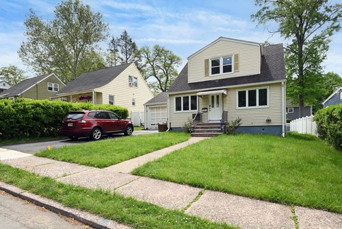 28 Livingston Pl, Teaneck, NJ, 07666-3709 | Card Image