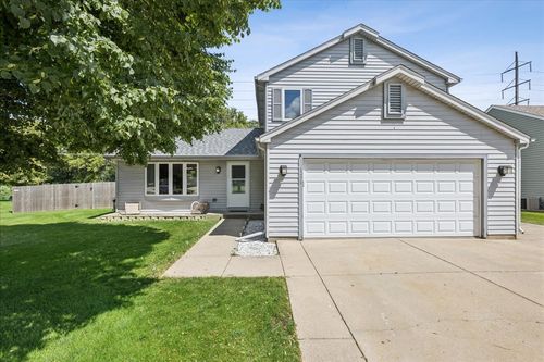124 S Glenbrook Trl, McHenry, IL, 60050-5499 | Card Image