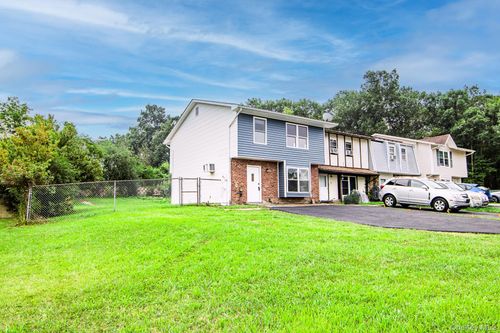12 Columbine Ct, Middletown, NY, 10940-2615 | Card Image