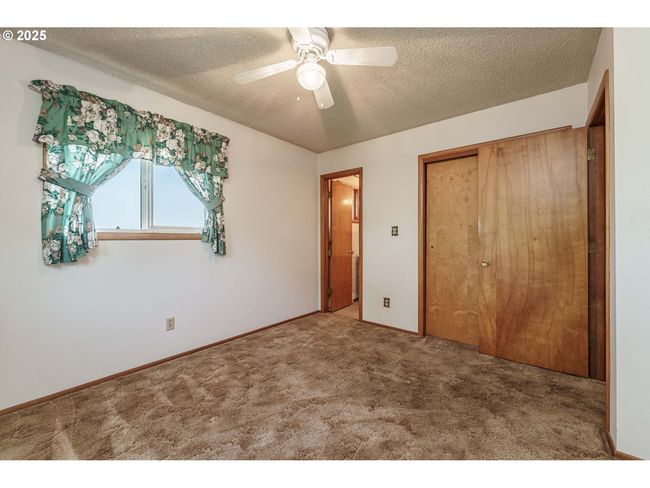 1938 Nw Sierra Ln, House other with 3 bedrooms, 2 bathrooms and 2 parking in Camas WA | Image 12