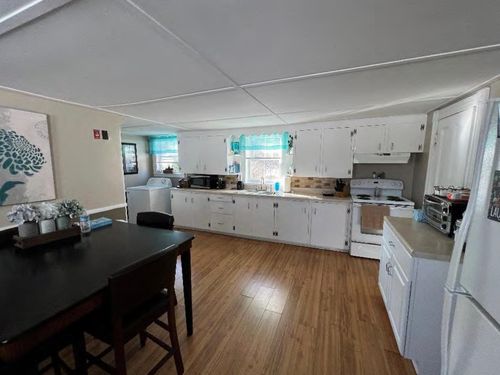 106B Emerson Ave, Hampstead, NH, 03841 | Card Image