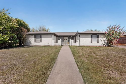 820 Ash St, Burleson, TX, 76028-5723 | Card Image