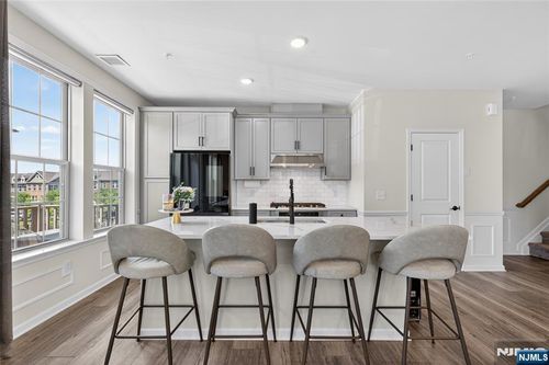 29 Arnold Dr, Wood Ridge, NJ, 07075-2529 | Card Image