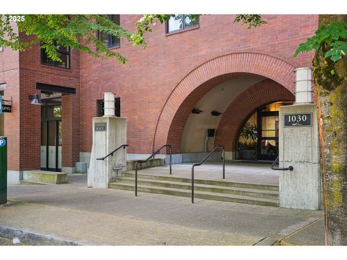 apt-224-1030 Nw Johnson St, Portland, OR, 97209-3074 | Card Image