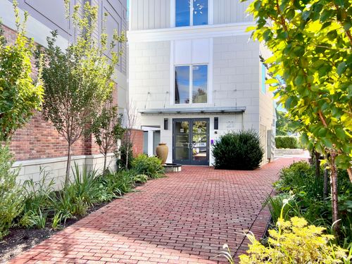 302-302 Gramercy Park, New Canaan, CT, 06840 | Card Image