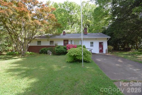 502 W Henry St, Belmont, NC, 28012-2531 | Card Image