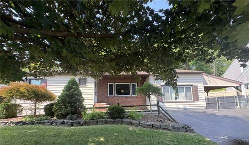 119 Century Dr, Syracuse, NY, 13209-2203 | Card Image
