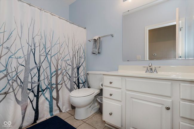 Main level guest full bathroom | Image 32