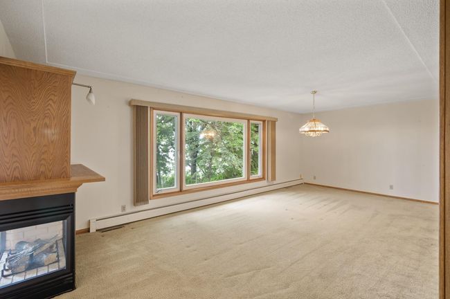 Living room w/lakeside views | Image 15